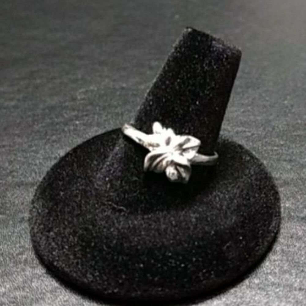 Silver plated Flower Ring Size 8.5